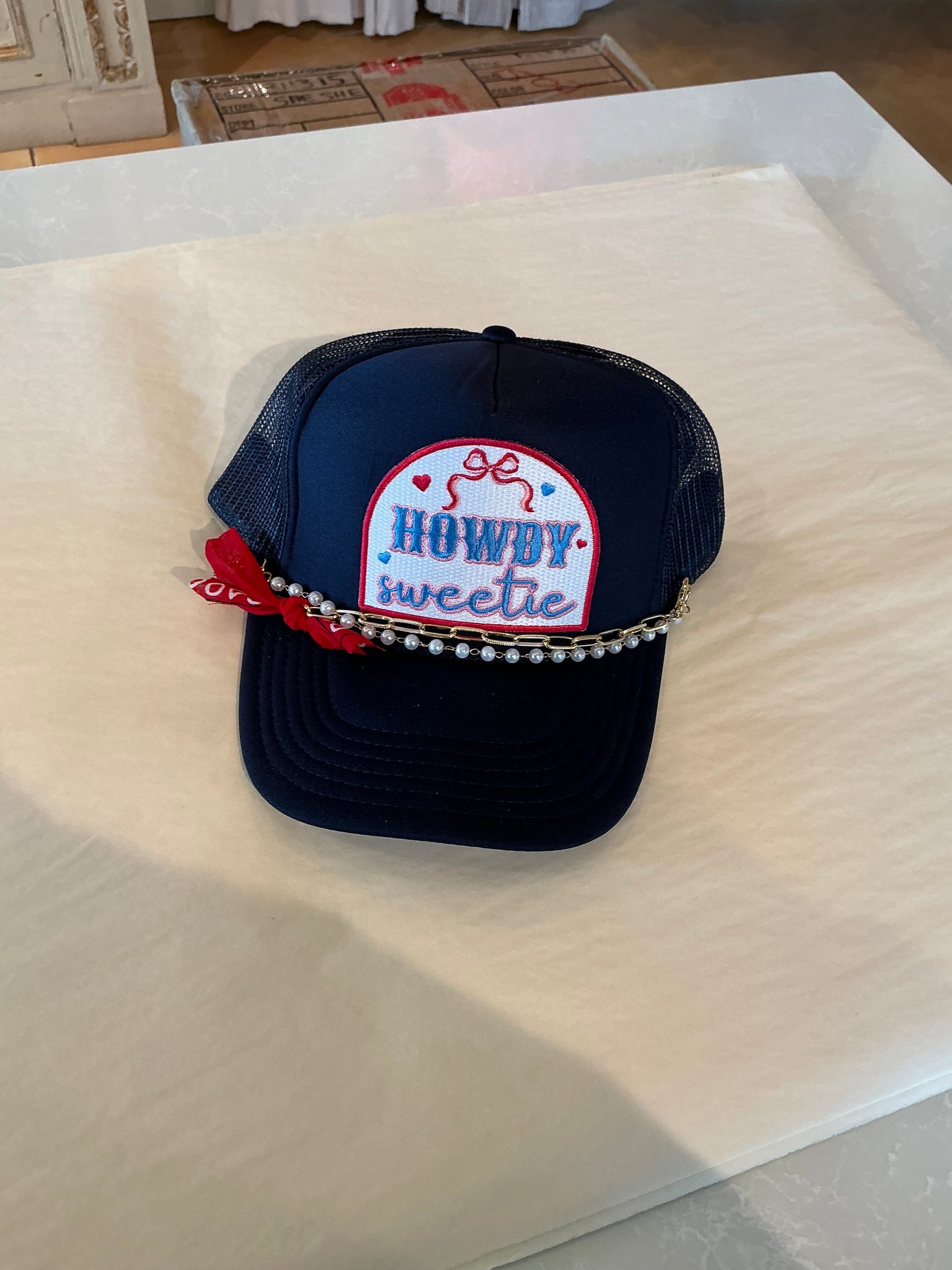 PATCH TRUCKER HAT WITH CHAIN SPRING 2025