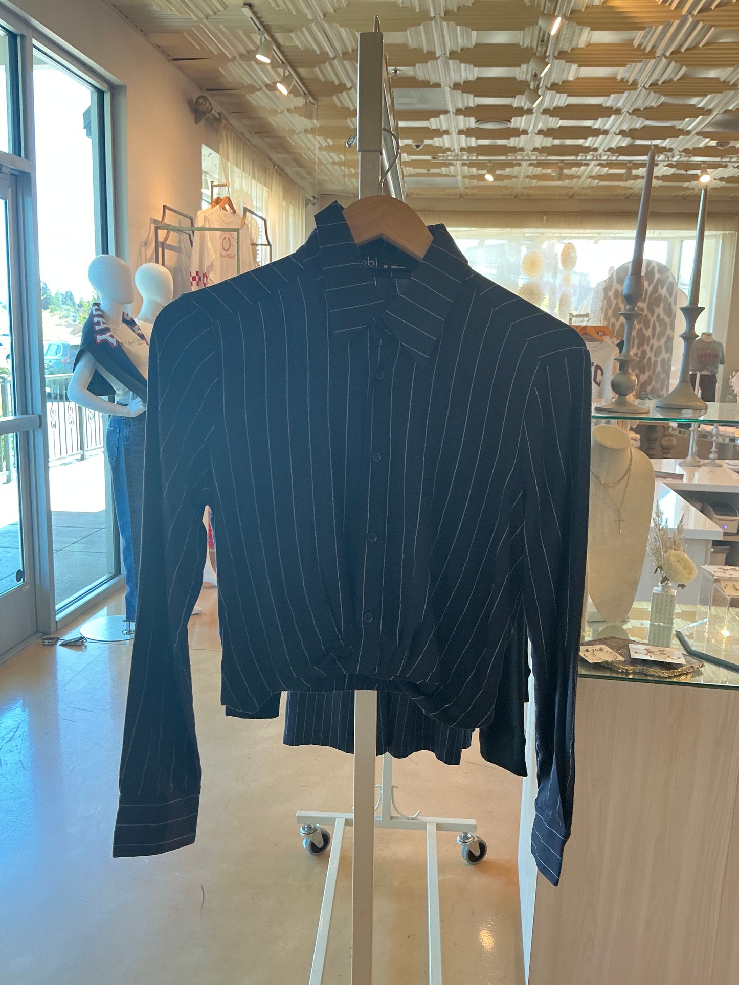TWIST FRONT BUTTON UP TOP