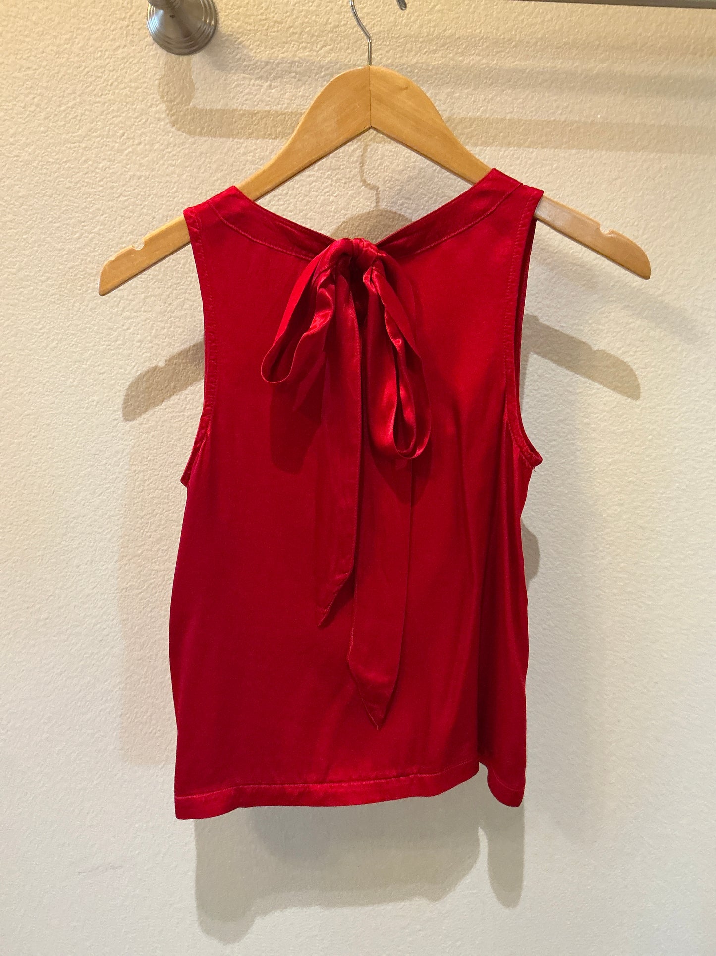 VNK TANK W REMOVABLE NECK TIE
