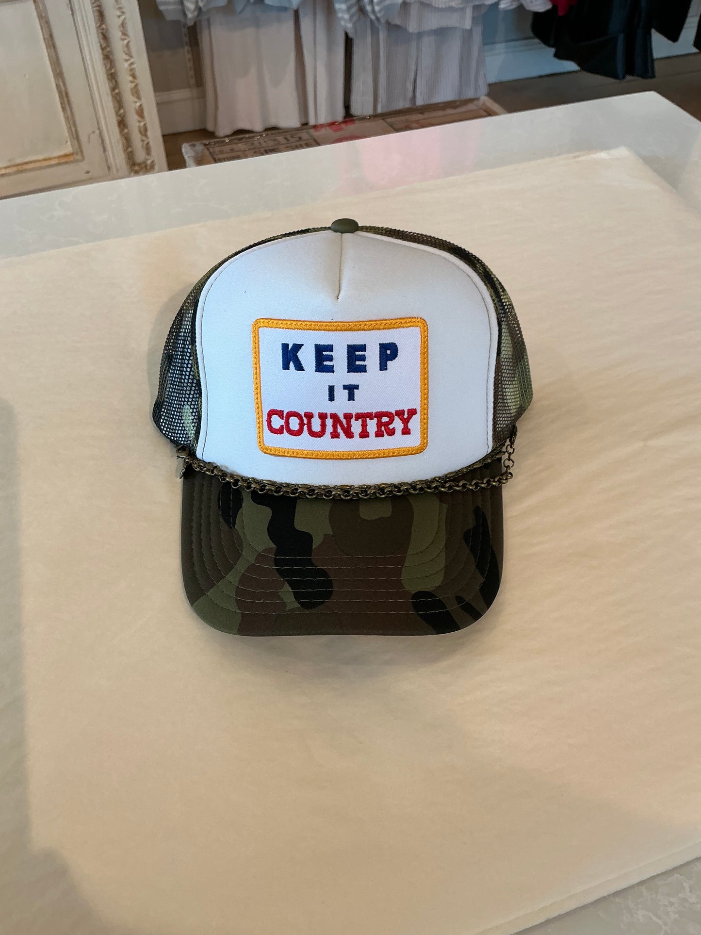 PATCH TRUCKER HAT WITH CHAIN SPRING 2025