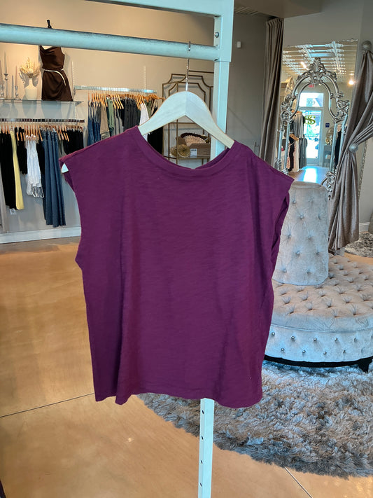 SLEEVELESS CREWNECK
