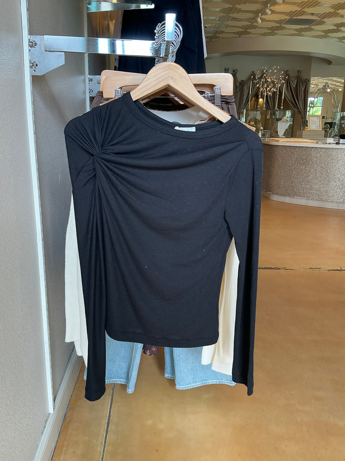 KNOT WIST TEE