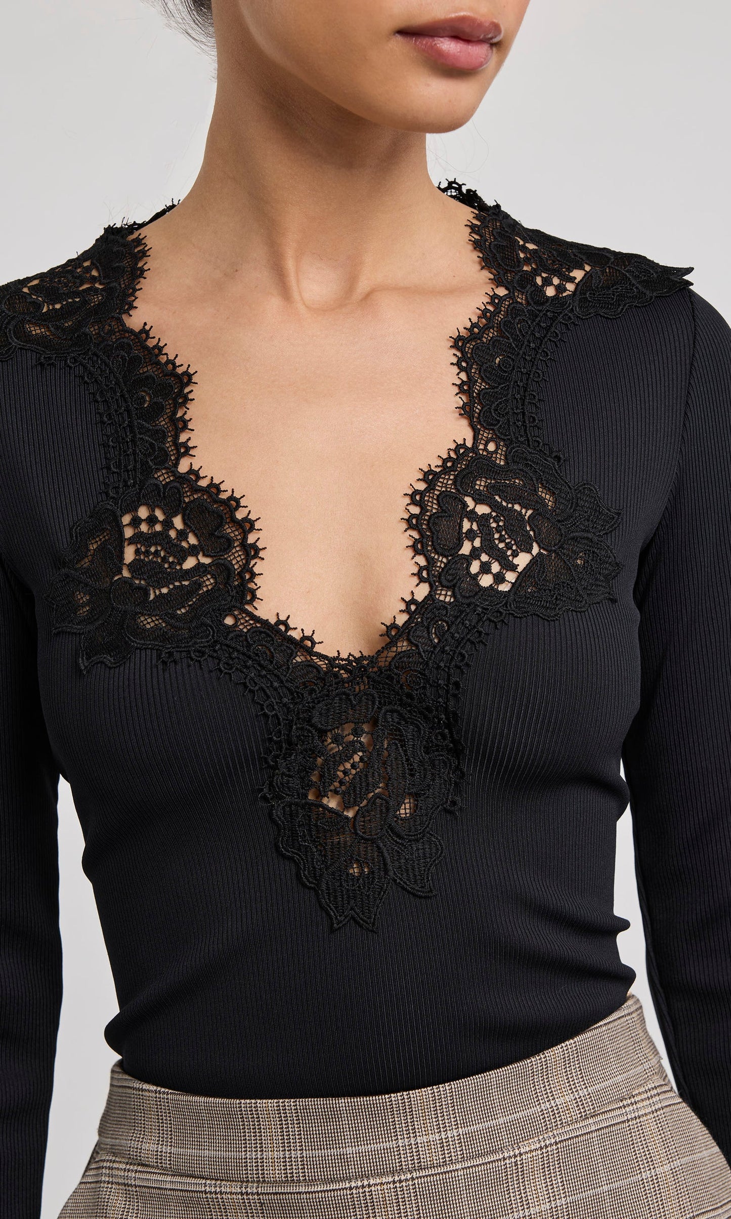 LADY LACE COMBO TOP