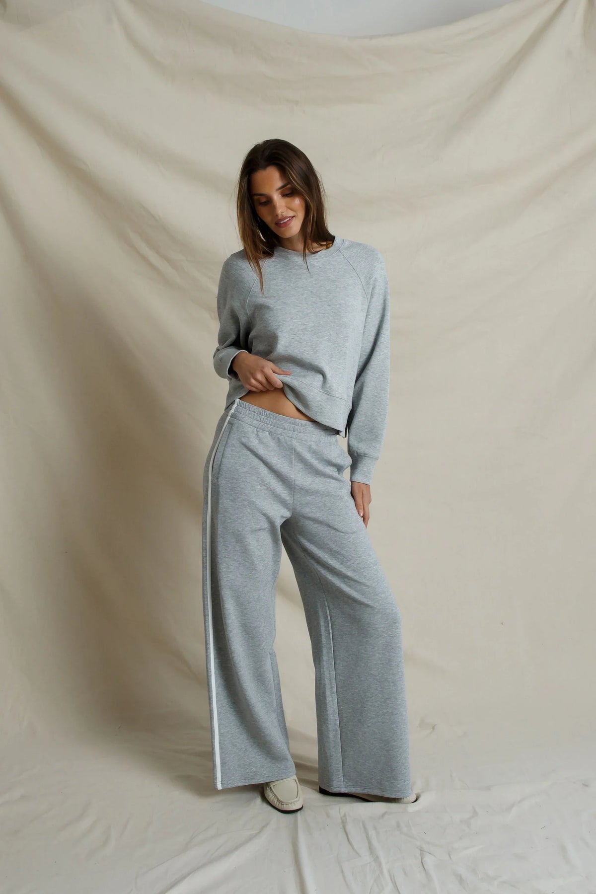 TRAVEL CREW NECK SWEATSHIRT