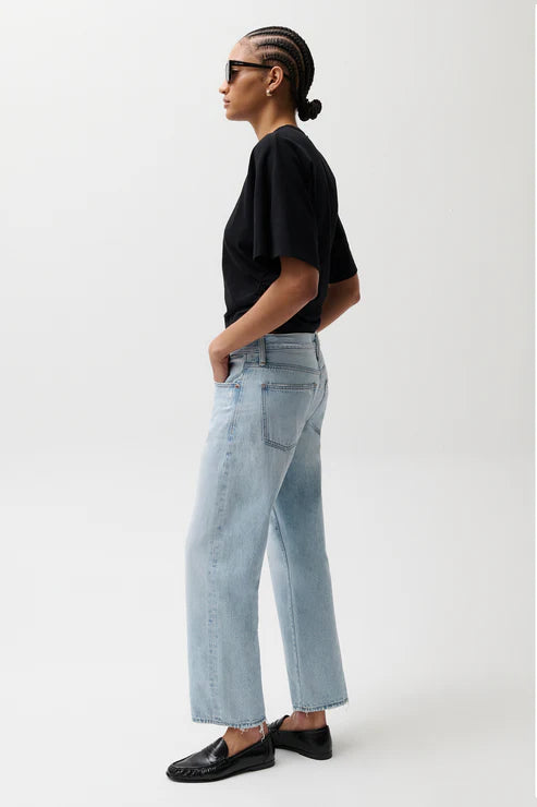 LEXI MID RISE BOWED STRAIGHT