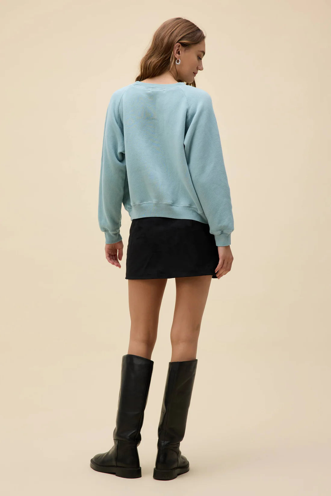 KISS MY ASPEN SHRUNKEN RAGLAN SWEATSHIRT
